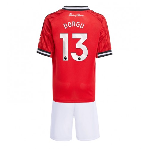 Manchester United Patrick Dorgu #13 Hemmaställ Barn 2025-26 Kortärmad (+ Korta byxor) Manchester United Patrick Dorgu #13 Hemmaställ Barn 2025-26 Kortärmad (+ Korta byxor)